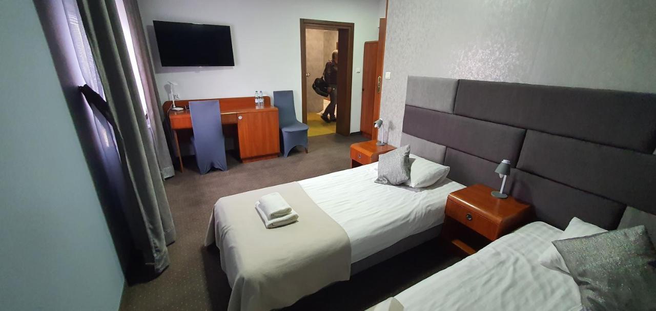 Hotel Bursztynowy Jozefow na Wisla Екстериор снимка