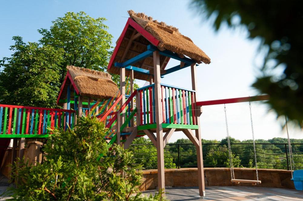 Hotel Bursztynowy Jozefow na Wisla Екстериор снимка