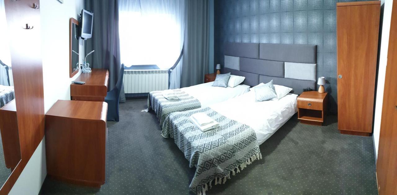 Hotel Bursztynowy Jozefow na Wisla Екстериор снимка