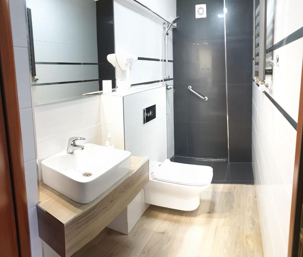 Hotel Bursztynowy Jozefow na Wisla Екстериор снимка