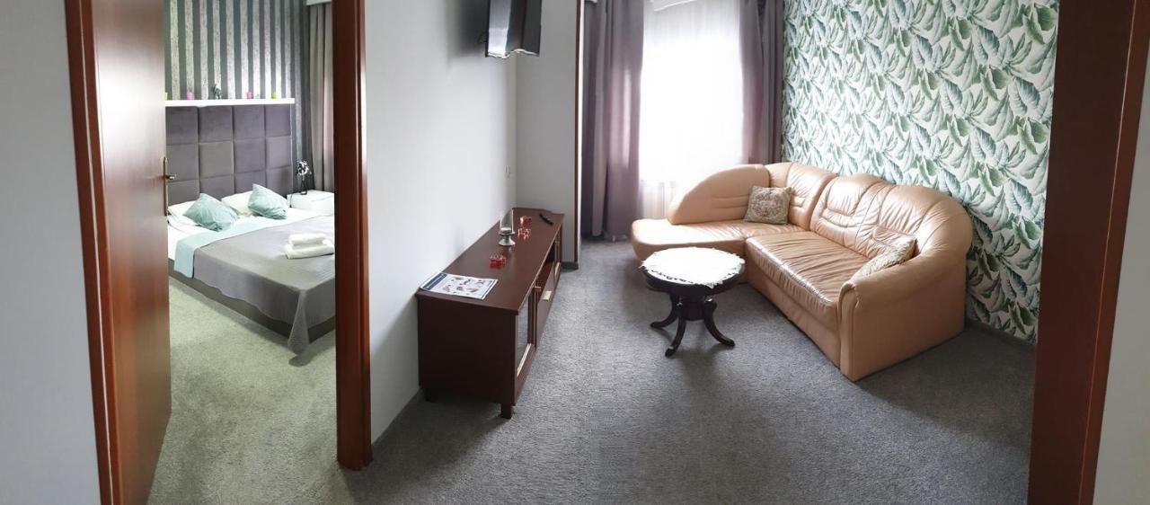 Hotel Bursztynowy Jozefow na Wisla Екстериор снимка
